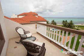 Möblierte Terrasse mit direktem Meerblick von der Wohnung mit drei Schlafzimmern c9