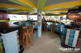 Pool Bar & Grill bietet Casual Pub-Gerichte