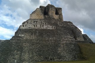 Xunantunich_El_Castillo_west_side_2011